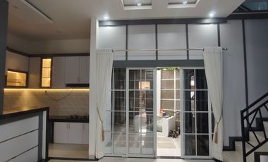 Rumah baru 2lt Semi Furnished murah, siap huni lokasi Tengku Bey / Simpang tiga Pekanbaru