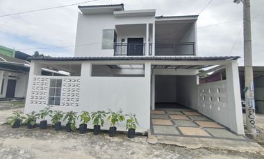Rumah baru 2lt Semi Furnished murah, siap huni lokasi Tengku Bey / Simpang tiga Pekanbaru