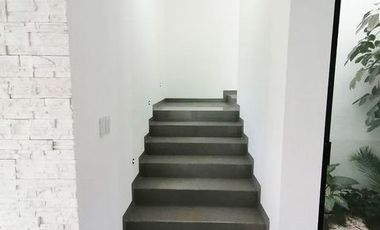 CASA SEMINUEVA AMPLIA Y LUJOSA EN RENTA CON RECÁMARA EN PB EN ZEN LIFE I CERCA DEL HEB EL MIRADOR QUERÉTARO