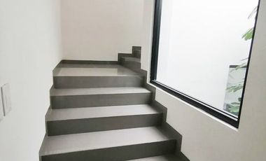 CASA SEMINUEVA AMPLIA Y LUJOSA EN RENTA CON RECÁMARA EN PB EN ZEN LIFE I CERCA DEL HEB EL MIRADOR QUERÉTARO