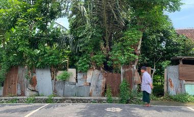 Roadside hotmix land near the Rembiga Hotel