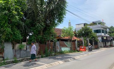 Roadside hotmix land near the Rembiga Hotel