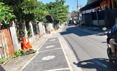 Roadside hotmix land near the Rembiga Hotel