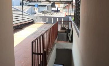 Rumah sewa pasar minggu pejaten dekat kampus UNAS jakarta selatan