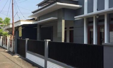 Rumah sewa pasar minggu pejaten dekat kampus UNAS jakarta selatan