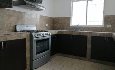 Casa en venta en fracc cerrado en Cd del Sol