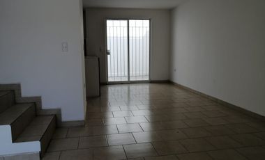 Casa en venta en fracc cerrado en Cd del Sol