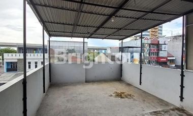 Disewakan Ruko Siap Pakai 3 Lantai di Utan Kayu Raya