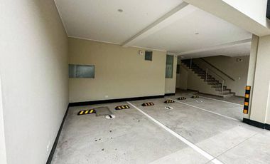 Estreno! Edificio de 3 Departamentos, Cerca Javier Prado, Jockey Plaza, U. de Lima