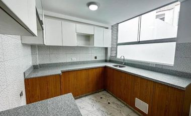 Estreno! Edificio de 3 Departamentos, Cerca Javier Prado, Jockey Plaza, U. de Lima