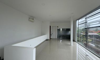 Dijual Bangunan Komersial Gedung Kantor Coffee Shop