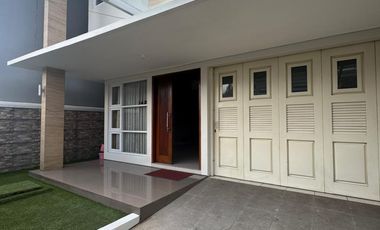 Rumah Minimalis 2 lantai di sayap Batununggal Indah