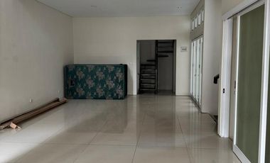 Rumah Minimalis 2 lantai di sayap Batununggal Indah