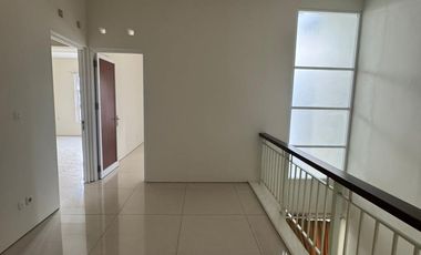 Rumah Minimalis 2 lantai di sayap Batununggal Indah