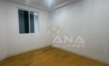 ANA RUMAH RAPI UK 6X15M DI KOMPLEK KAVLING POLRI JELAMBAR