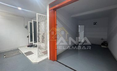 ANA RUMAH RAPI UK 6X15M DI KOMPLEK KAVLING POLRI JELAMBAR