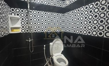 ANA RUMAH RAPI UK 6X15M DI KOMPLEK KAVLING POLRI JELAMBAR