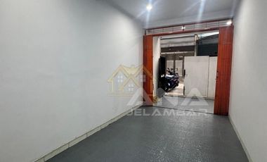 ANA RUMAH RAPI UK 6X15M DI KOMPLEK KAVLING POLRI JELAMBAR