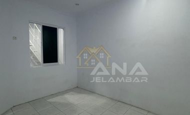 ANA RUMAH RAPI UK 6X15M DI KOMPLEK KAVLING POLRI JELAMBAR