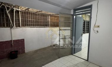 ANA RUMAH RAPI UK 6X15M DI KOMPLEK KAVLING POLRI JELAMBAR
