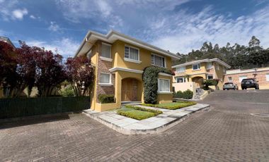 Casa  Independiente en Conjunto