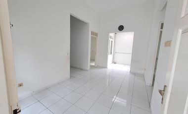 Jual atau Disewakan Rumah Bagus LB90m di Regency Melati Mas Serpong TangSel, KD25102105