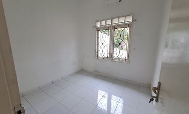 Jual atau Disewakan Rumah Bagus LB90m di Regency Melati Mas Serpong TangSel, KD25102105