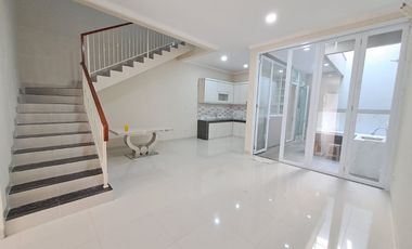 Jual Dan Disewakan Rumah Bagus 2Lt SHM LB174 di Villa Melati Mas Serpong TangSel, KD25102101