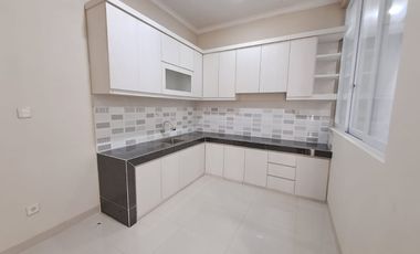 Jual Dan Disewakan Rumah Bagus 2Lt SHM LB174 di Villa Melati Mas Serpong TangSel, KD25102101