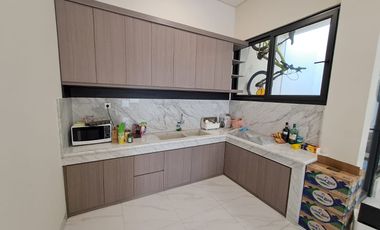 Disewakan Rumah Bagus 2Lt dan LB140m di Villa Melati Mas Serpong TangSel, KD25102102