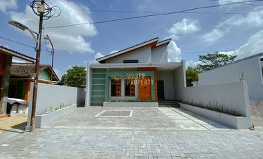 RUMAH SIAP HUNI, TANAH LUAS, 6 MENIT DARI RS BHAYANGKARA DI KALASAN