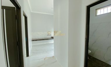 RUMAH SIAP HUNI, TANAH LUAS, 6 MENIT DARI RS BHAYANGKARA DI KALASAN