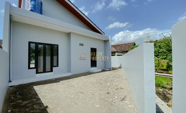 RUMAH SIAP HUNI, TANAH LUAS, 6 MENIT DARI RS BHAYANGKARA DI KALASAN