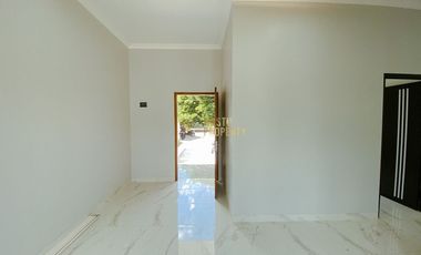 RUMAH SIAP HUNI, TANAH LUAS, 6 MENIT DARI RS BHAYANGKARA DI KALASAN