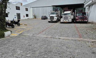 Rento Excelente Bodega 3.370 m2 Cerca de la Mitad del Mundo