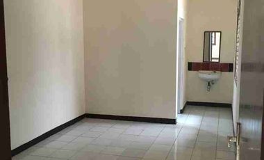 Disewakan/Dijual rumah siap huni di Perumahan Kemang Pratama 2 Bekasi, dekat sekolah, toll, supermarket, tempat ibadah dll