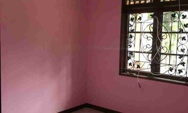 Disewakan/Dijual rumah siap huni di Perumahan Kemang Pratama 2 Bekasi, dekat sekolah, toll, supermarket, tempat ibadah dll