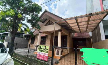 Disewakan/Dijual rumah siap huni di Perumahan Kemang Pratama 2 Bekasi, dekat sekolah, toll, supermarket, tempat ibadah dll