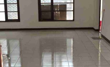 Disewakan/Dijual rumah siap huni di Perumahan Kemang Pratama 2 Bekasi, dekat sekolah, toll, supermarket, tempat ibadah dll