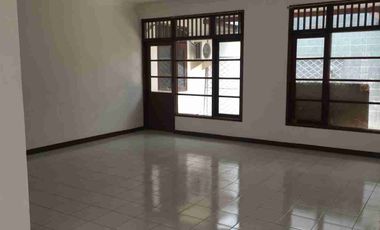 Disewakan/Dijual rumah siap huni di Perumahan Kemang Pratama 2 Bekasi, dekat sekolah, toll, supermarket, tempat ibadah dll