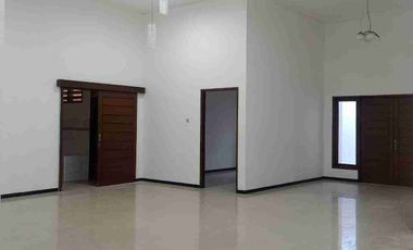 Disewakan Rumah Manyar Tirtomoyo Surabaya Timur Dekat Petra Manyar,Galaxy Mall,Pakuwon City