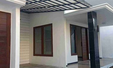 Disewakan Rumah Manyar Tirtomoyo Surabaya Timur Dekat Petra Manyar,Galaxy Mall,Pakuwon City