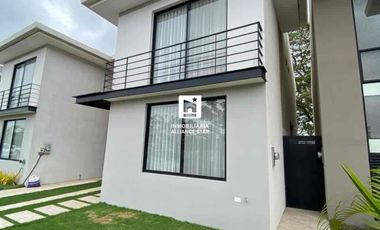 VENTA CASA EN URB. ARBOLEIA