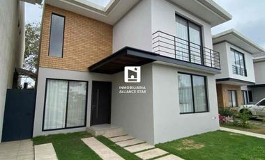 VENTA CASA EN URB. ARBOLEIA