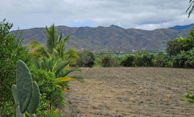 TERRENO CON CASAS EN VENTA EN CATAMAYO