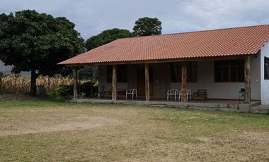 TERRENO CON CASAS EN VENTA EN CATAMAYO