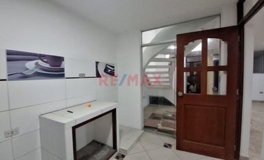 Alquilo Duplex Acceso Independiente Frente A Precio Uno 1 Er Y 2Do Piso