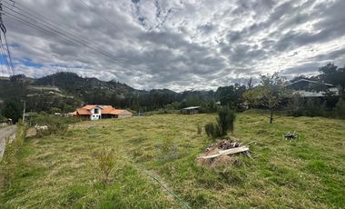 HERMOSO Y AMPLIO TERRENO TOTALMENTE PLANO EN ZUMBAHUAICO
