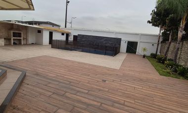 Casa en Alquiler en Samborondon, 5 Habitaciones, 5 Baños, Patio, Piscina,  Seguridad,  Parqueo, Primeros Kilómetros Samborondon.