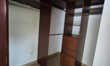 Casa en Alquiler en Samborondon, 5 Habitaciones, 5 Baños, Patio, Piscina,  Seguridad,  Parqueo, Primeros Kilómetros Samborondon.